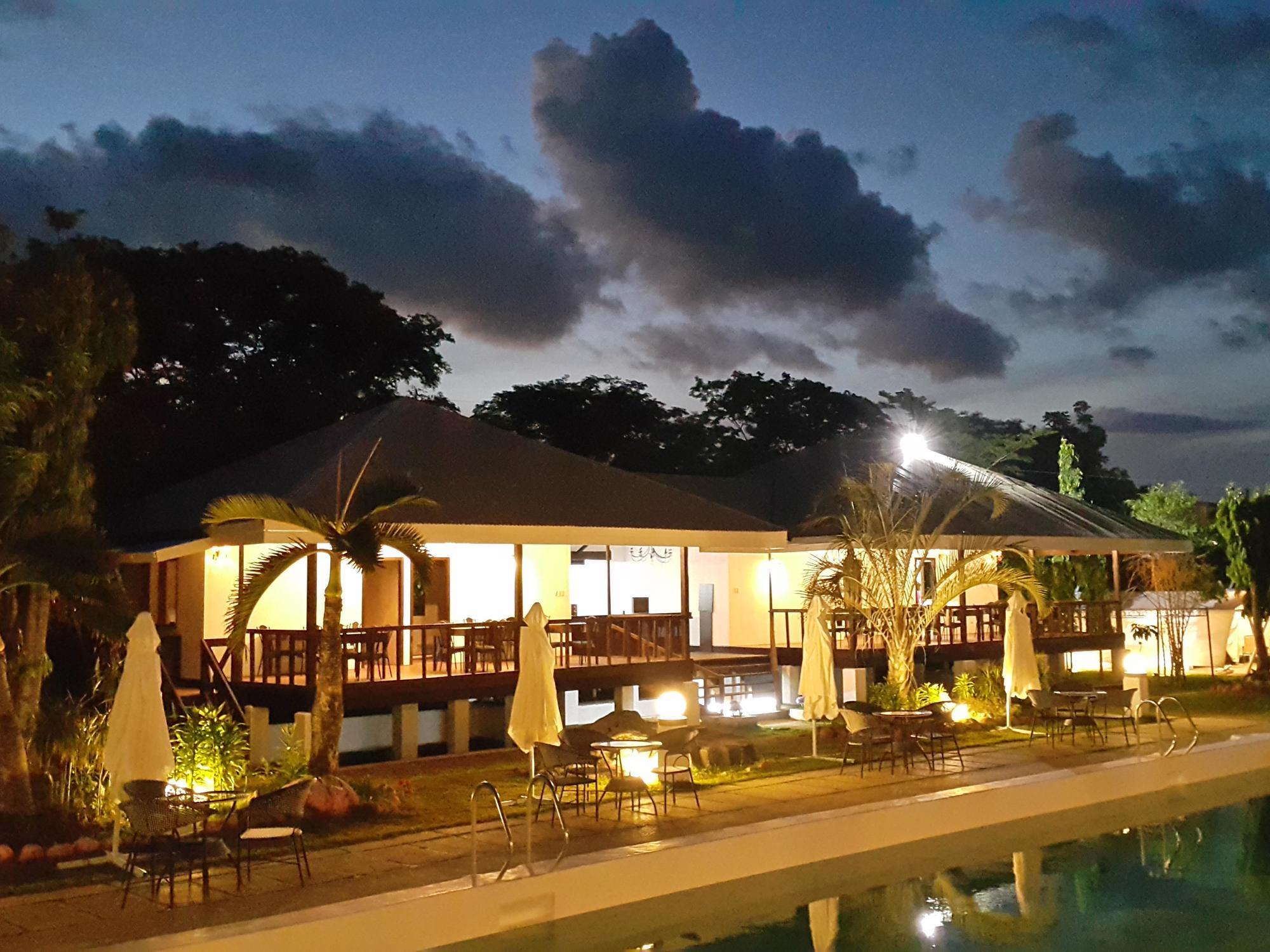 Blue Hotel And Resort Calamba  Esterno foto