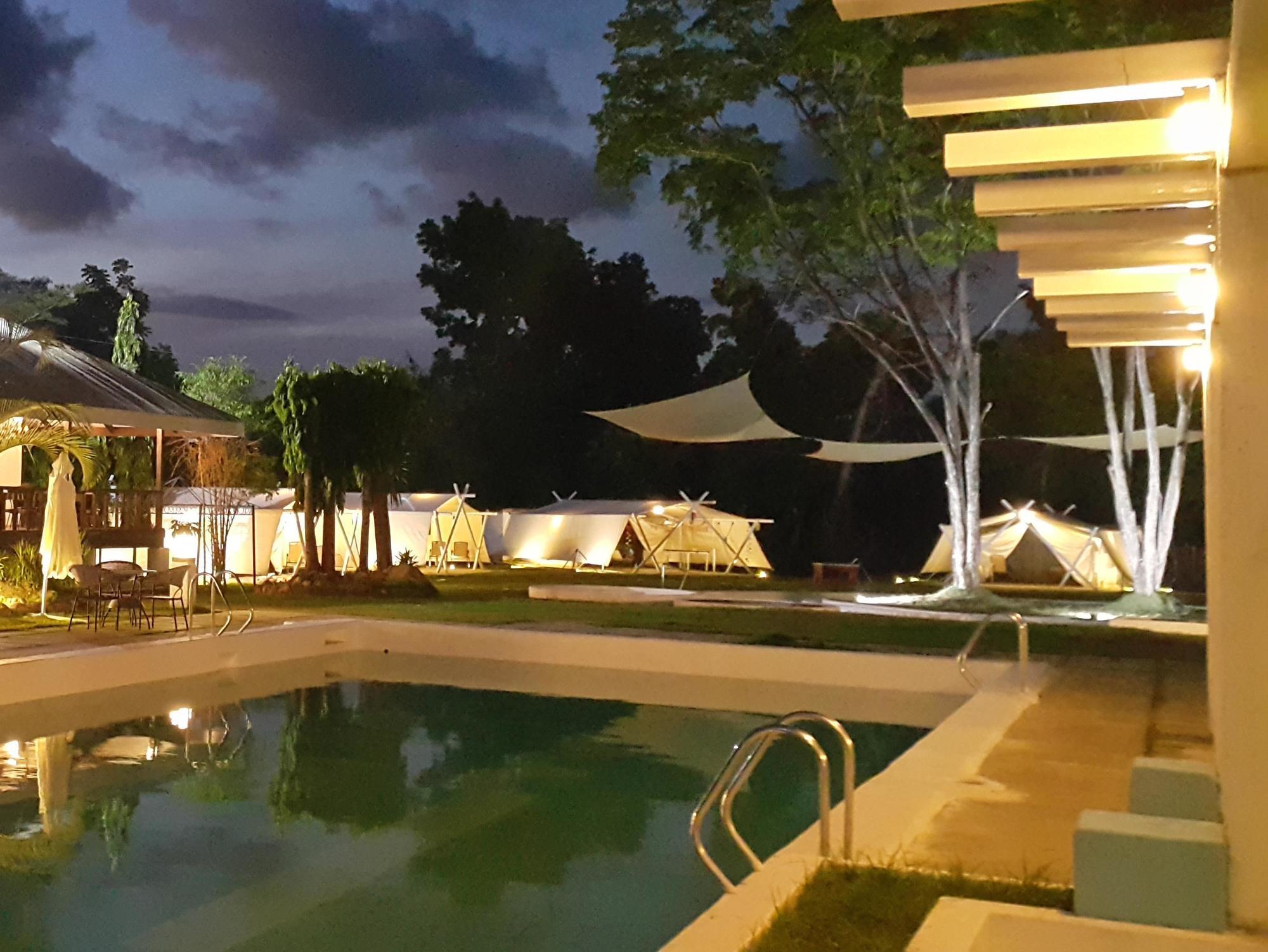 Blue Hotel And Resort Calamba  Esterno foto